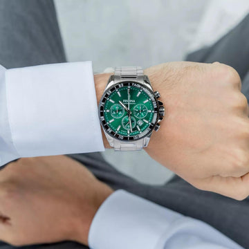 Αντρικό ρολόι Festina F20560/4 με ασημί ατσάλινο μπρασελέ, πράσινο καντραν, μηχανισμό μπαταρίας με ένδειξη ημερομηνίας και λειτουργία χρονογράφου, στρογγυλό στεφάνι με διάμετρο 45mm, αδιάβροχο στις 10ΑΤΜ-100Μ.
